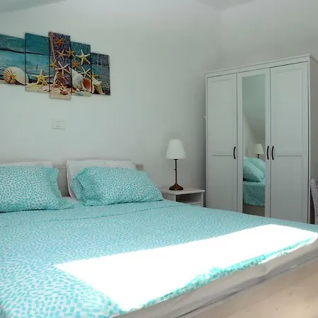 Sweet With Free Private Parking Apartament Pula