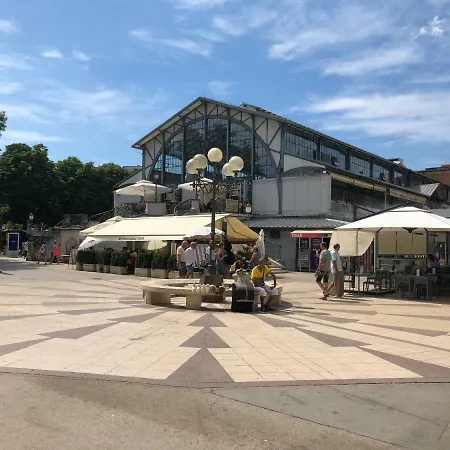 Sweet With Free Private Parking Apartament