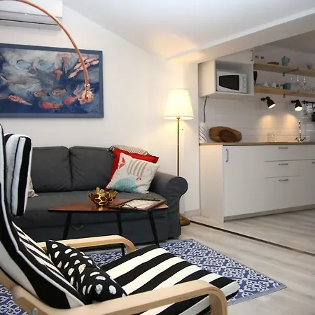 Sweet With Free Private Parking Lägenhet