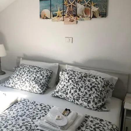 Sweet With Free Private Parking Apartament Pula