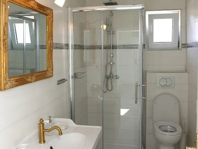 Sweet With Free Private Parking Lägenhet Pula