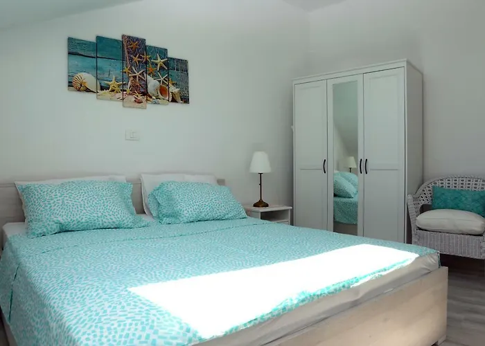 Sweet With Free Private Parking Lägenhet Pula