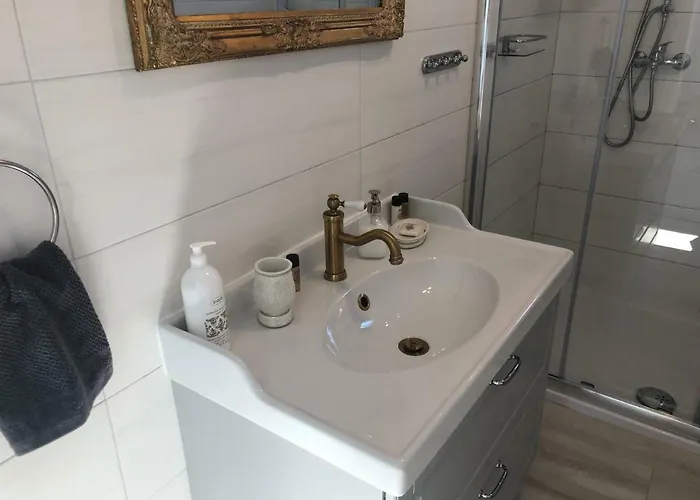 Lägenhet Sweet With Free Private Parking