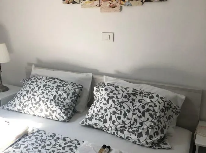 Sweet With Free Private Parking Lägenhet Pula