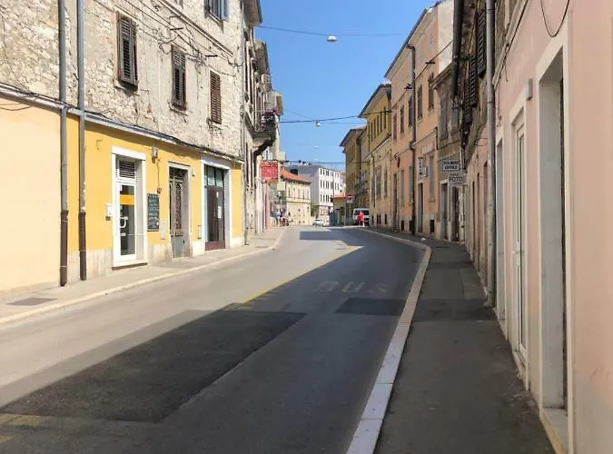 Sweet With Free Private Parking Lägenhet Pula