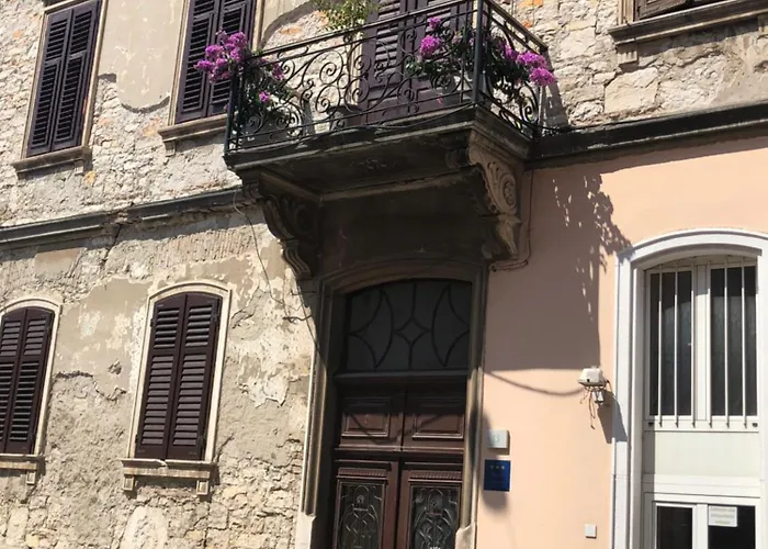 Sweet With Free Private Parking Lägenhet Pula