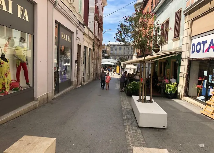 Sweet With Free Private Parking Apartamento Pula